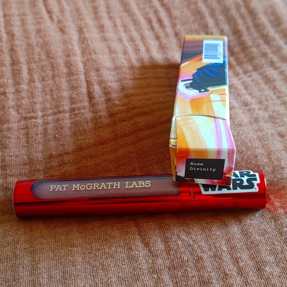 Pat McGrath Star Wars LiquidLust Legendary Wear Metallic Lipstick Rose Divinity - Picture 2 of 4
